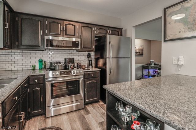 31 Woodview Ave, Woodbridge Twp., NJ 08863