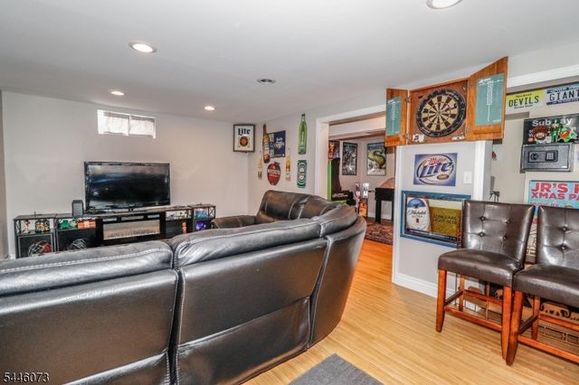 31 Woodview Ave, Woodbridge Twp., NJ 08863