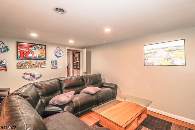 31 Woodview Ave, Woodbridge Twp., NJ 08863