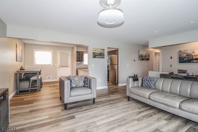 31 Woodview Ave, Woodbridge Twp., NJ 08863