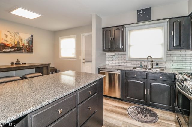 31 Woodview Ave, Woodbridge Twp., NJ 08863