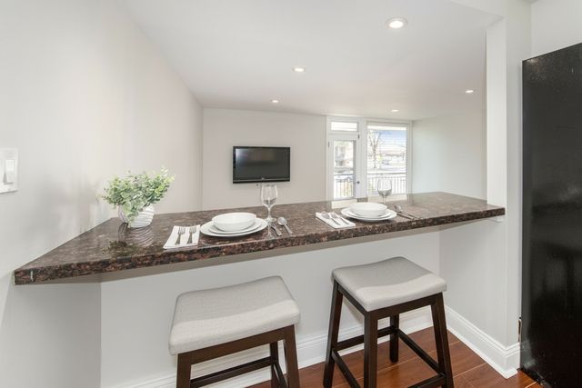 6121 W Higgins Avenue C2, Chicago, IL 60630