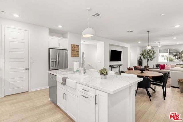 768 Daniel Freeman Circle, Inglewood, CA 90301