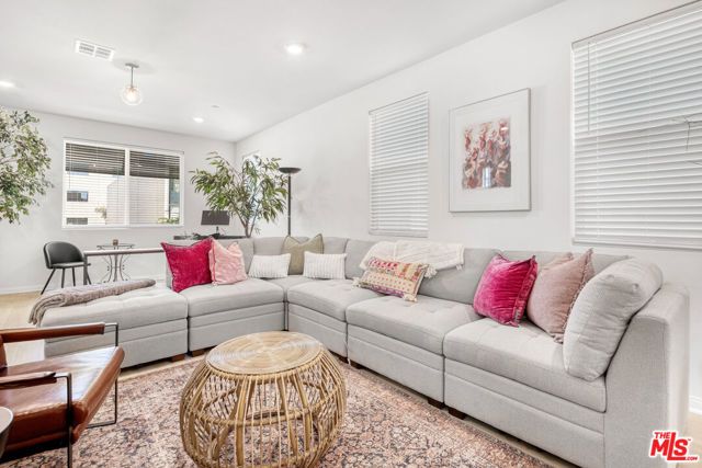 768 Daniel Freeman Circle, Inglewood, CA 90301