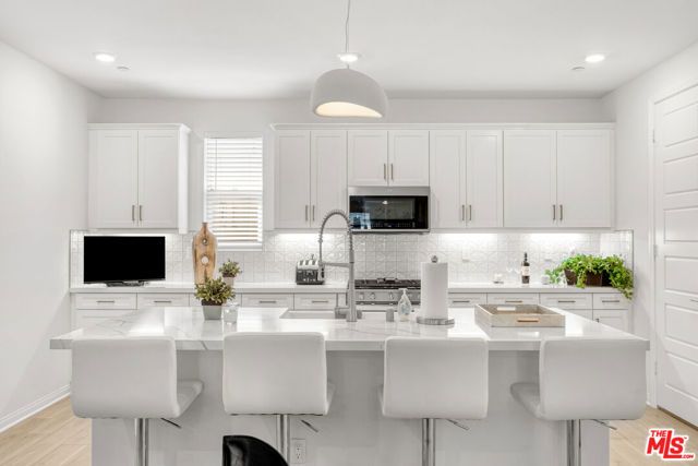 768 Daniel Freeman Circle, Inglewood, CA 90301