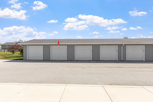 8220 Lincoln Circle B, Merrillville, IN 46410