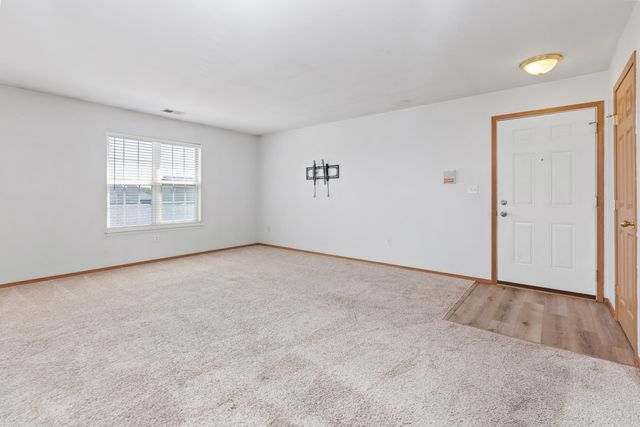 8220 Lincoln Circle B, Merrillville, IN 46410