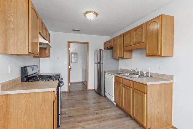 8220 Lincoln Circle B, Merrillville, IN 46410