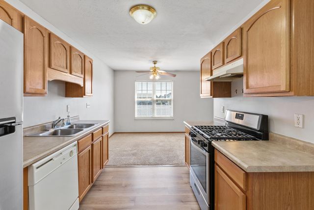 8220 Lincoln Circle B, Merrillville, IN 46410