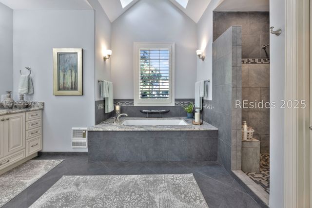 60 Leamington Ln, Hilton Head Island, SC 29928