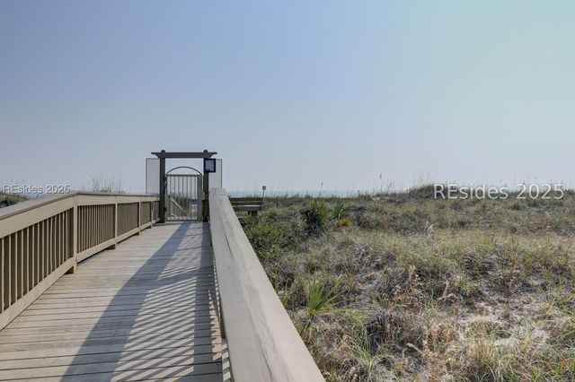 60 Leamington Ln, Hilton Head Island, SC 29928