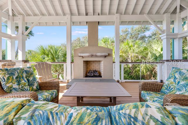 60 Leamington Ln, Hilton Head Island, SC 29928