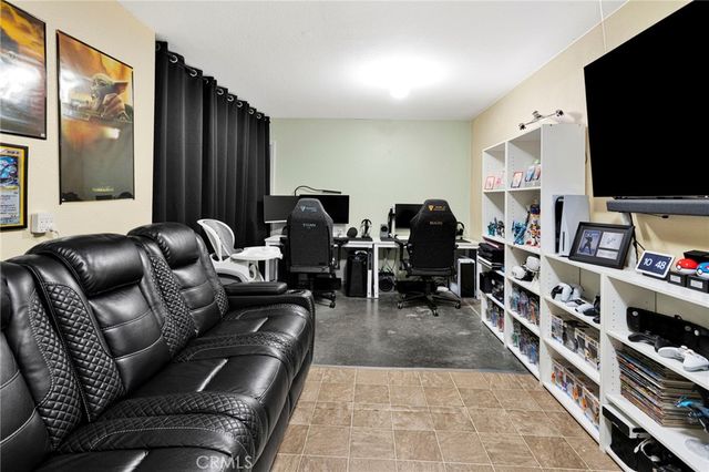15184 Walnut, Hesperia, CA 92345