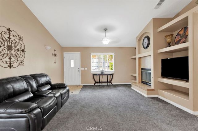 15184 Walnut, Hesperia, CA 92345