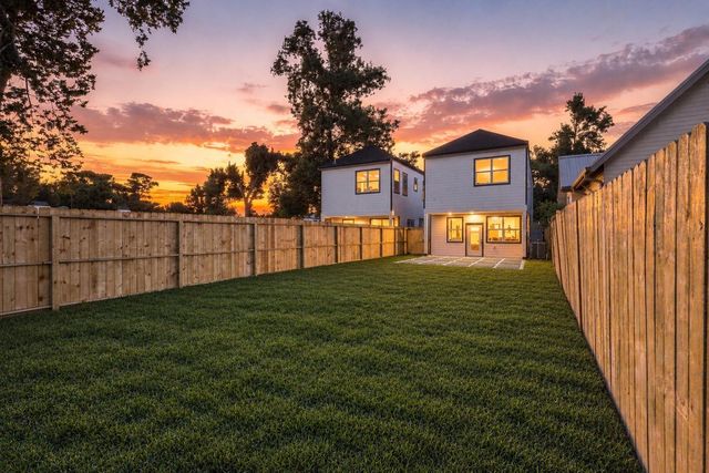 1521 Armada Drive, Houston, TX 77091