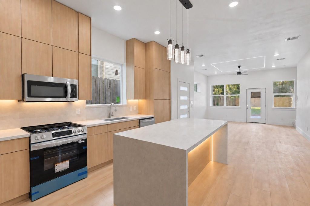 1521 Armada Drive, Houston, TX 77091