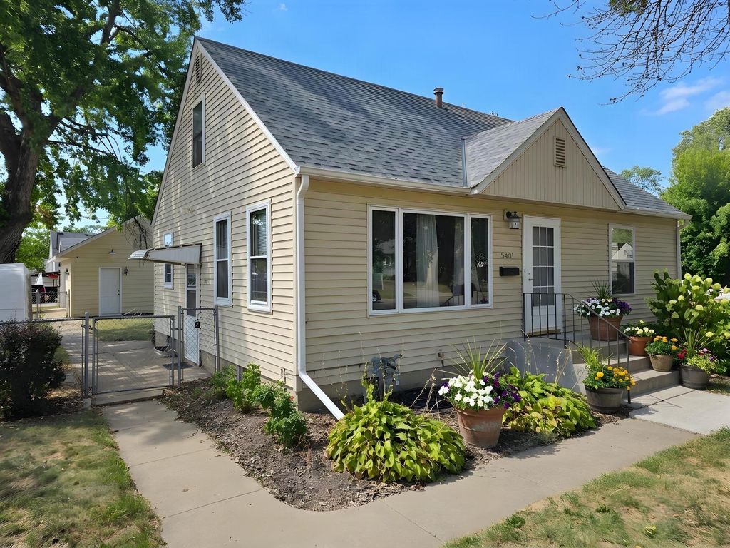 5401 Dupont Avenue N, Brooklyn Center, MN 55430 — exterior