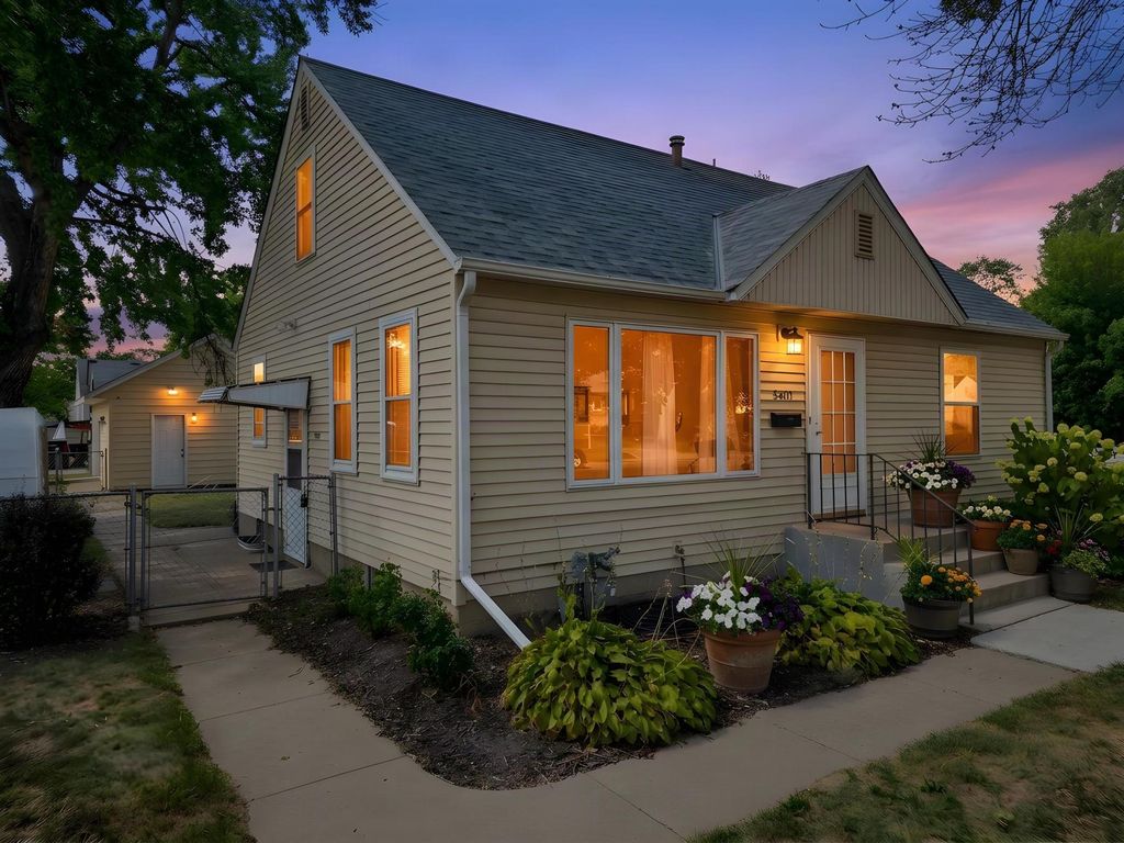 5401 Dupont Avenue N, Brooklyn Center, MN 55430 — photo 2