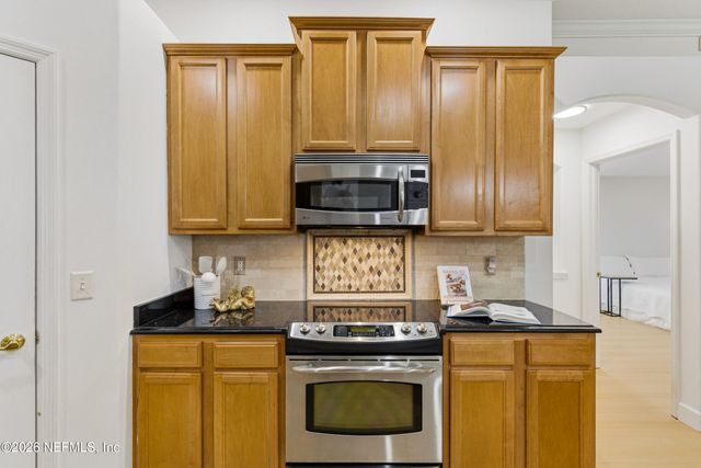 12104 LAKE FERN Drive, Jacksonville, FL 32258