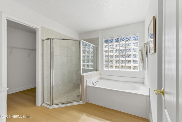 12104 LAKE FERN Drive, Jacksonville, FL 32258