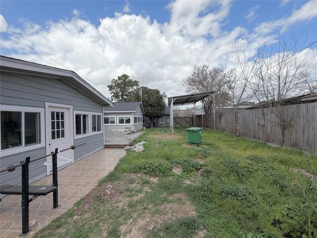 1735 W 43rd Street, Houston, TX 77018