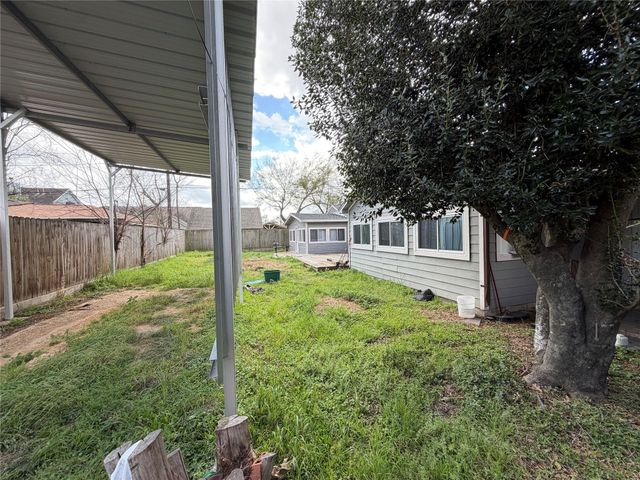 1735 W 43rd Street, Houston, TX 77018