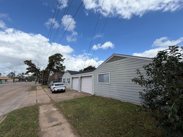 1735 W 43rd Street, Houston, TX 77018