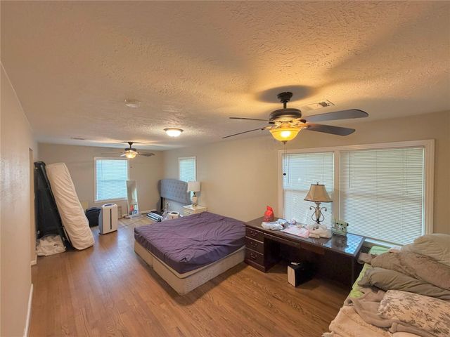 1735 W 43rd Street, Houston, TX 77018