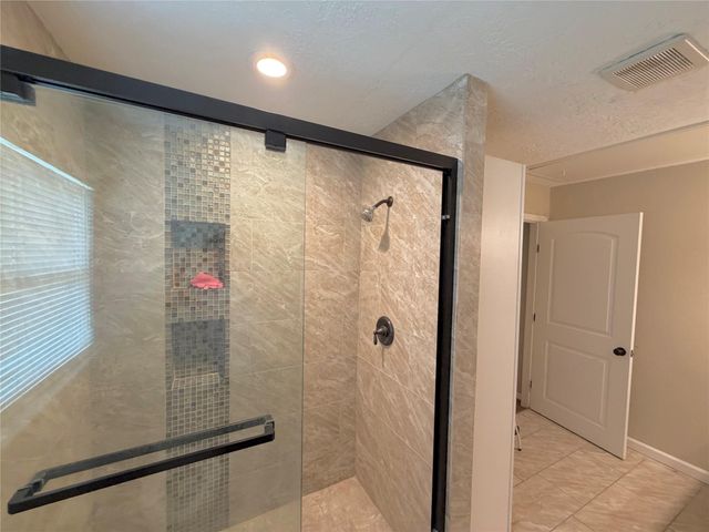 1735 W 43rd Street, Houston, TX 77018