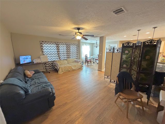 1735 W 43rd Street, Houston, TX 77018