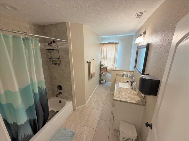 1735 W 43rd Street, Houston, TX 77018