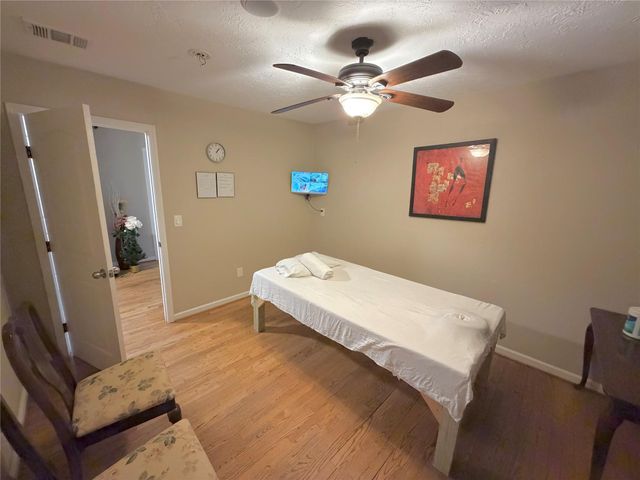 1735 W 43rd Street, Houston, TX 77018