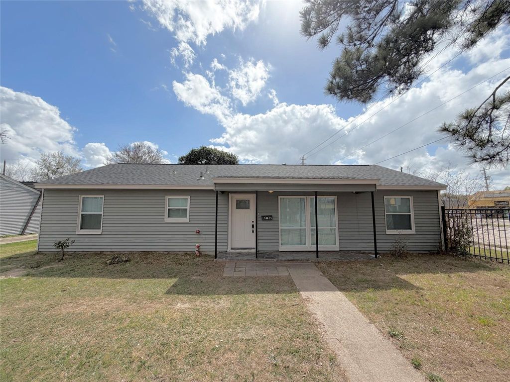 1735 W 43rd Street, Houston, TX 77018