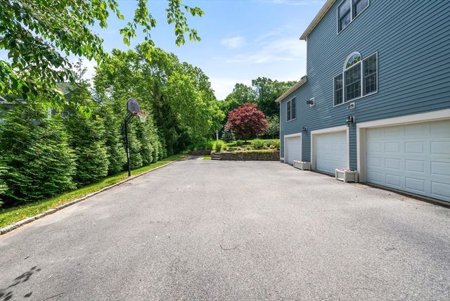 3 Whitcomb Way, North Reading, MA 01864
