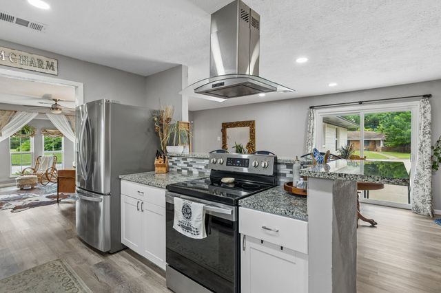 2306 W Five Mile Parkway, Dallas, TX 75224