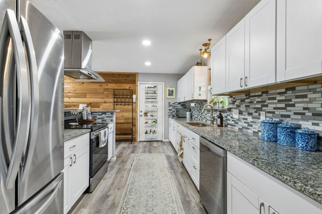 2306 W Five Mile Parkway, Dallas, TX 75224