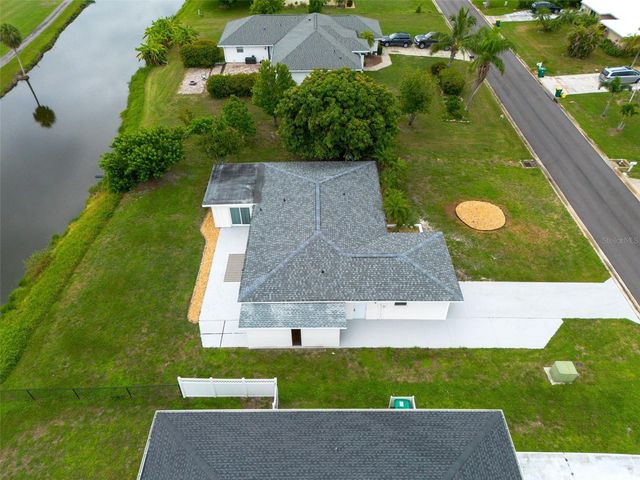 30 OAKLAND HILLS COURT, Rotonda West, FL 33947