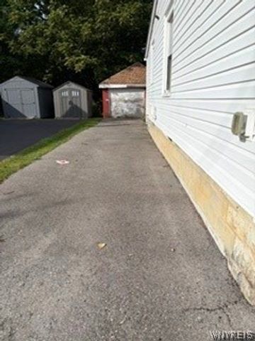 5640 Girard Avenue, Niagara Falls, NY 14304
