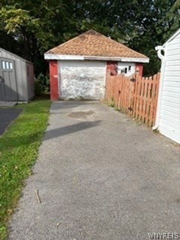 5640 Girard Avenue, Niagara Falls, NY 14304