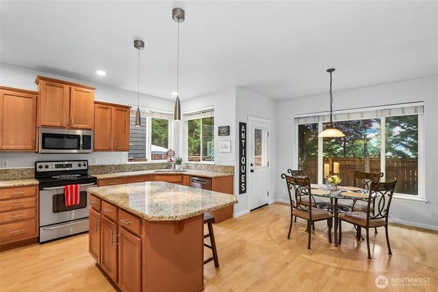 17208 138th Avenue Ct E, Puyallup, WA 98374