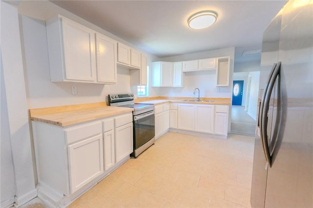 957 National Dr, Corpus Christi, TX 78416