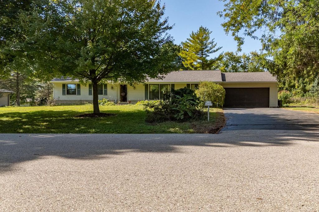 W226N8107 Longview DRIVE, Lisbon, WI 53089