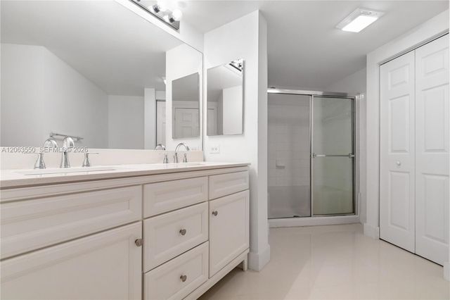 17100 N Bay Road 1712, Sunny Isles Beach, FL 33160
