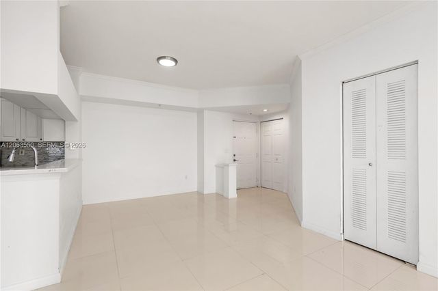 17100 N Bay Road 1712, Sunny Isles Beach, FL 33160