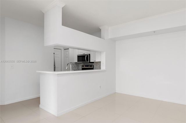 17100 N Bay Road 1712, Sunny Isles Beach, FL 33160