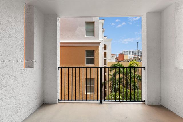 17100 N Bay Road 1712, Sunny Isles Beach, FL 33160