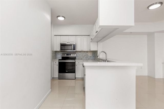 17100 N Bay Road 1712, Sunny Isles Beach, FL 33160
