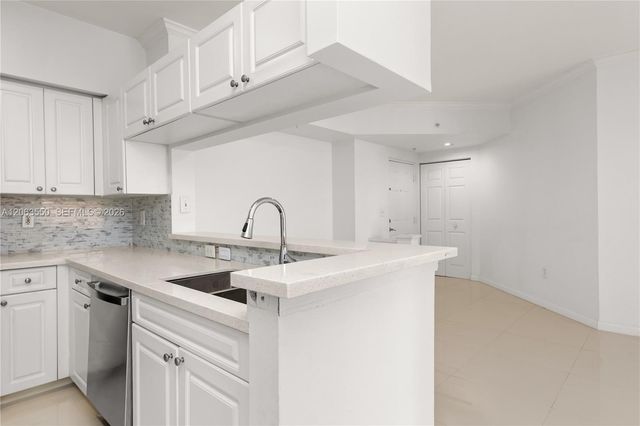 17100 N Bay Road 1712, Sunny Isles Beach, FL 33160