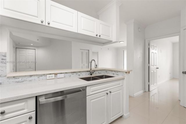 17100 N Bay Road 1712, Sunny Isles Beach, FL 33160