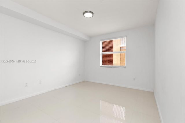 17100 N Bay Road 1712, Sunny Isles Beach, FL 33160